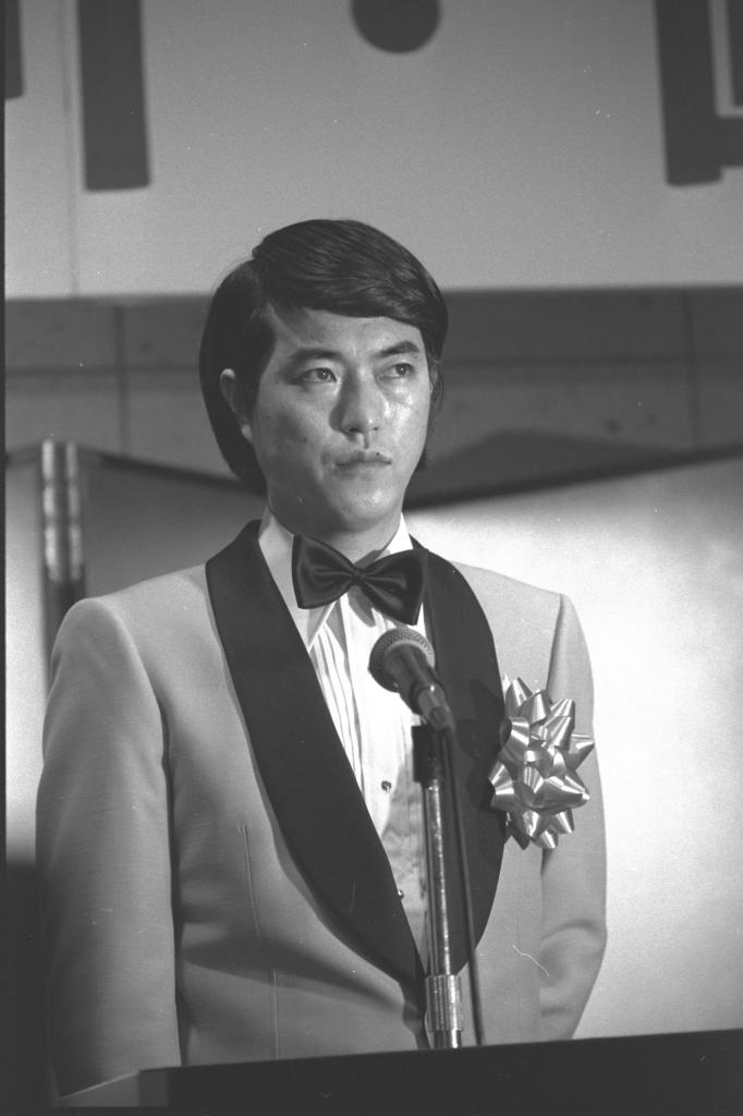 芥川賞を受賞した高橋三千綱さん（１９７８年）