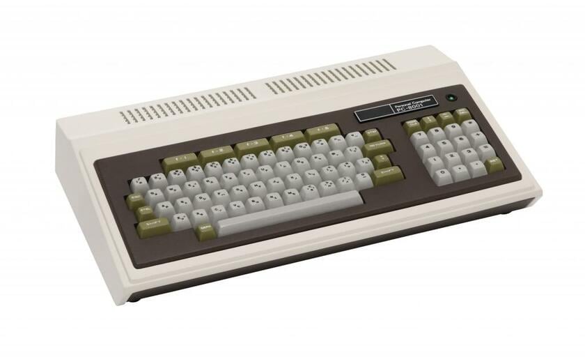 「PasocomMini PC-8001」は手のひらにのるサイズ感だ