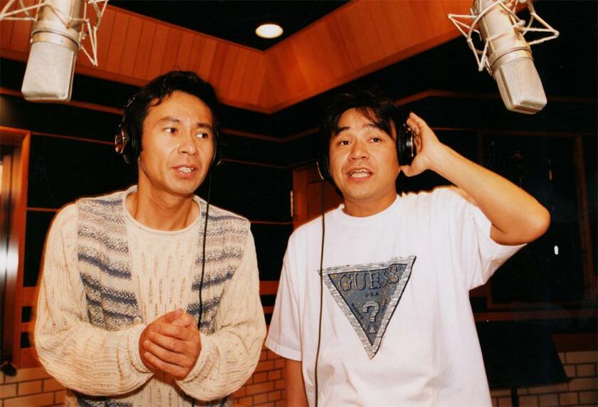 兄の加藤久仁彦さん（左）とレコーディングにのぞむ高道さん（１９９５年７月）