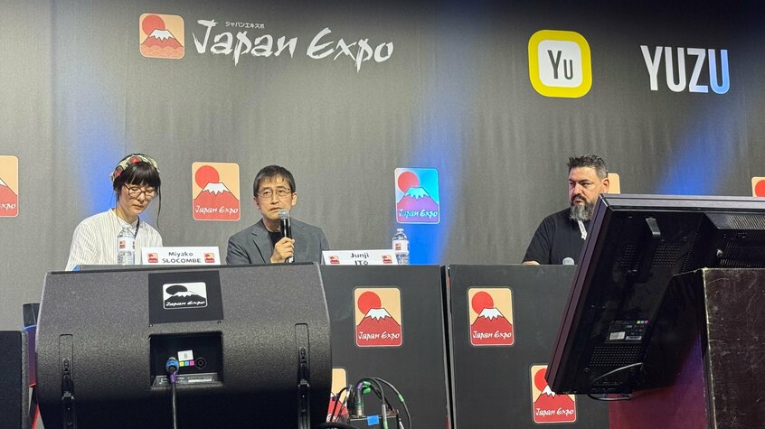 7月3~6日、フランス・パリでの「ジャパンエキスポ」に招待された伊藤さん(中央)。サイン会やライブドローイングでファンと交流した(写真:朝日新聞出版)