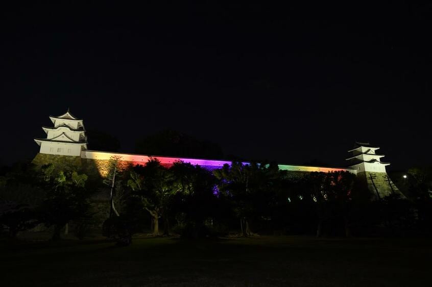 築城400周年記念でライトアップされた明石城