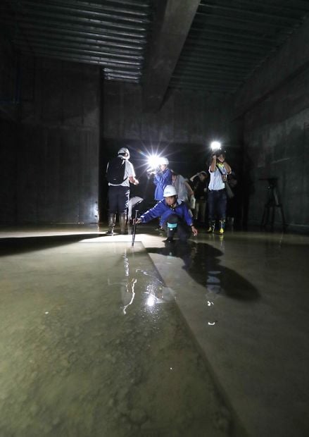 豊洲新市場の地下には水がたまっていた　（ｃ）朝日新聞社