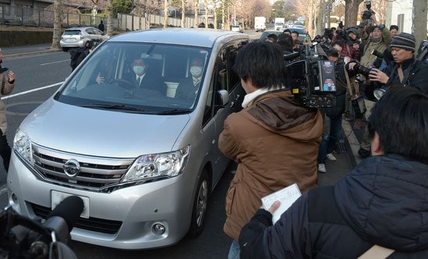 東京地検に向かう清原容疑者を乗せた車　（ｃ）朝日新聞社