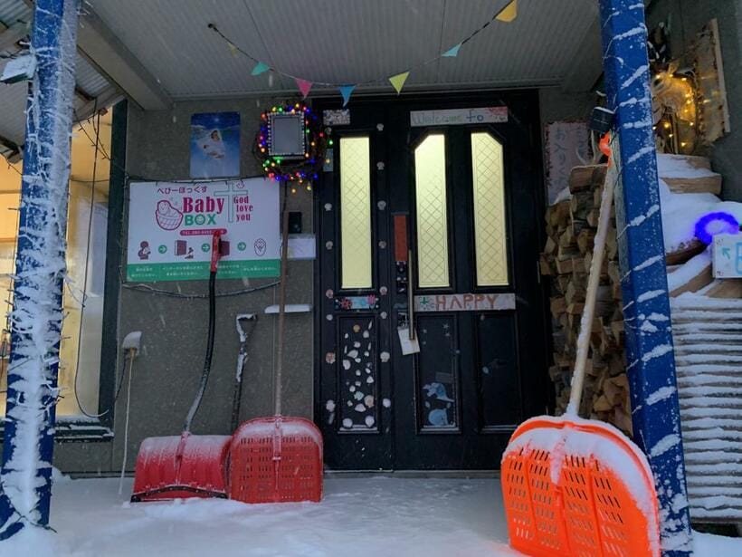 北海道当別町のベビーボックス。玄関は24時間無施錠で、室温は20度に保たれている。坂本さんは養育が困難な赤ちゃんの預け入れを予想している（撮影／三宅玲子）
