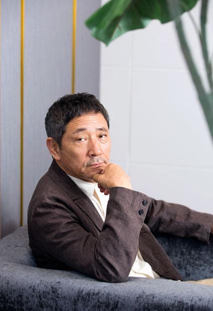 小林薫（こばやし・かおる）／１９５１年生まれ。７１～８０年唐十郎主宰の状況劇場に在籍。退団後、映画、ドラマ、舞台などで活躍。代表作に映画「それから」「東京タワー　オカンとボクと、時々、オトン」など。１０月からドラマ「トップリーグ」（ＷＯＷＯＷ）に出演　（取材・文／菊地陽子、撮影／写真部・片山菜緒子、ヘアメイク／廣瀬瑠美）