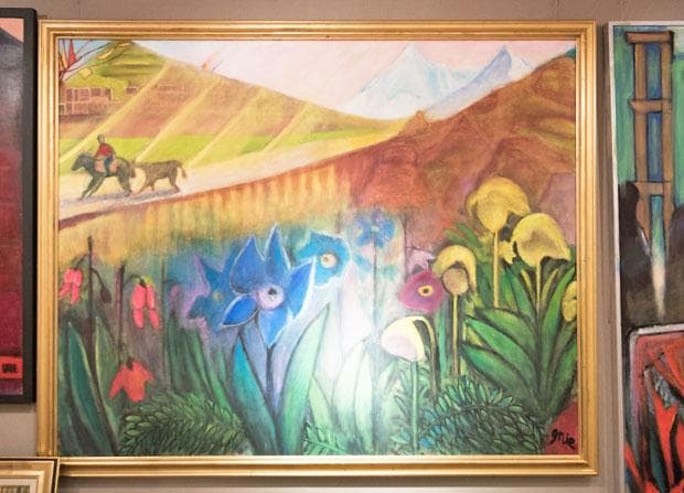 ２０１７年の女流画家協会展に出品した「回想・四姑娘山（スークーニャンシャン）の青いケシ」。その制作風景はNHKでも紹介され話題に（撮影／小山幸佑）