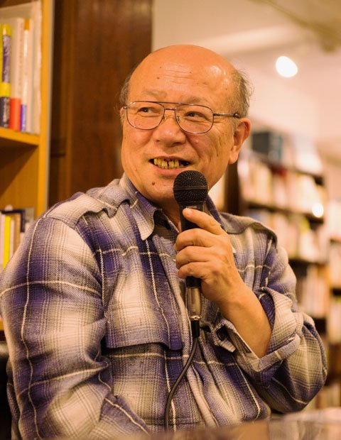 『ペコロスの母の玉手箱』岡野雄一おかの・ゆういち　漫画家。２０１４年夏に９１歳で他界した認知症の母を施設に訪ねる日々を描いた『ペコロスの母に会いに行く』（西日本新聞社）は映画化され、キネマ旬報ベスト・テンの日本映画１位を獲得。近著『ペコロスの母の玉手箱』（朝日新聞出版）が現在７万部（撮影／写真部・大嶋千尋）
<br />