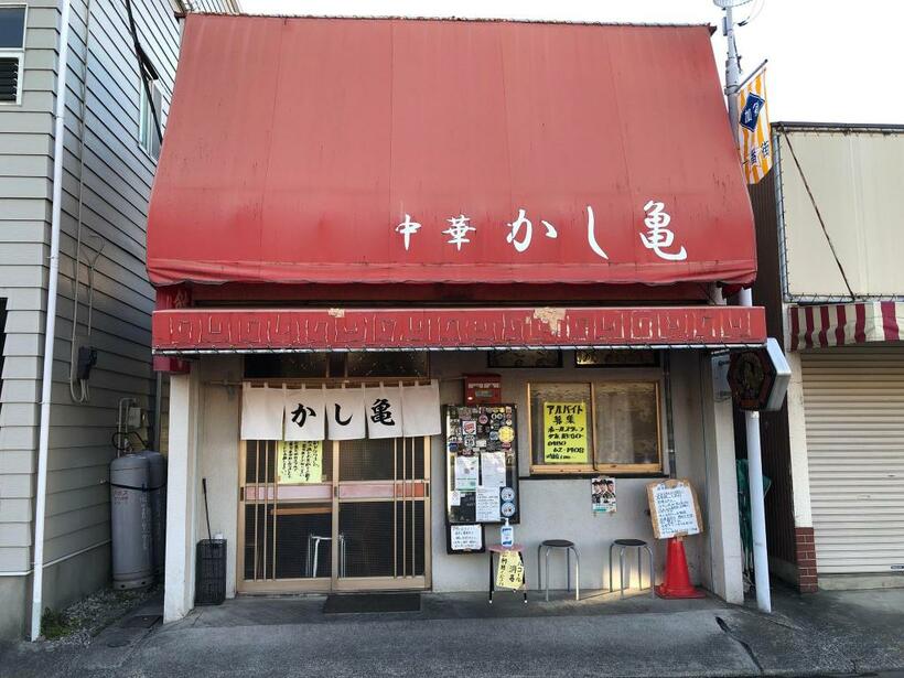 かし亀／埼玉県加須市中央1-10-8／11:00～材料終わり次第終了、17:00～材料終わり次第終了。日曜定休、営業情報は店のツイッター（@kashikame_new02）にて／筆者撮影