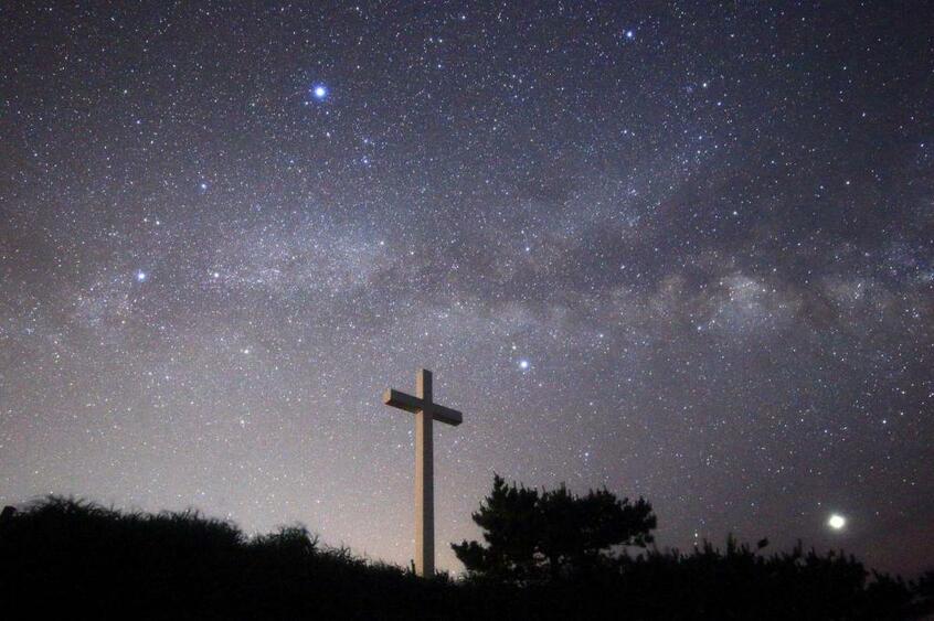 神津島・ありま展望台から写した夏の大三角と木星(写真提供:古谷亘)