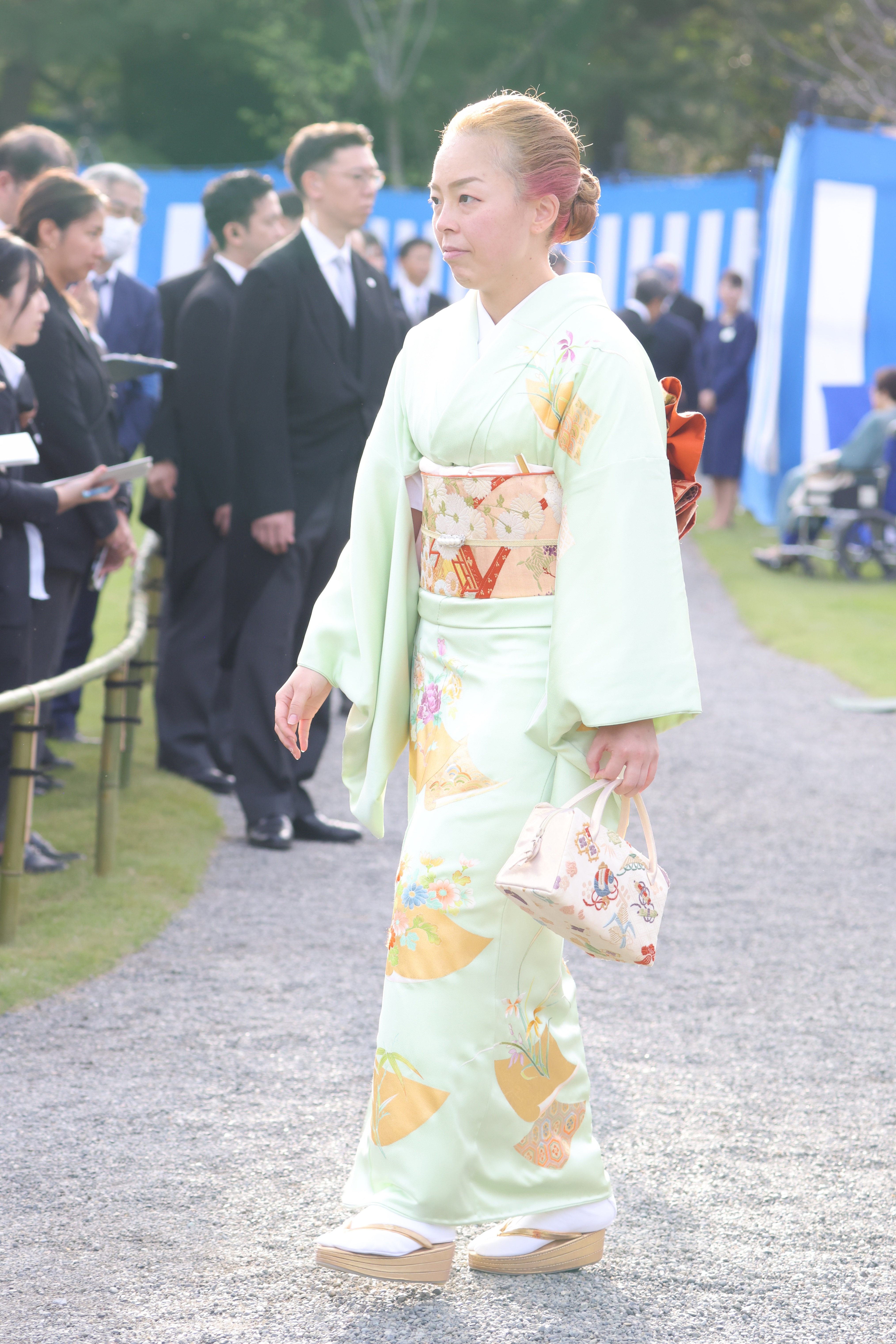 秋の園遊会】瑶子さま「金髪ピンクメッシュ」と友禅の美しい調和 彬子さまの「みごとな帯留め」 華子さま「格調高い松菱の帯」にうっとり（AERA  dot.）｜ｄメニューニュース（NTTドコモ）