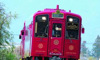 石炭をイメージしたフレンチ料理が楽しめる 平成筑豊鉄道 「ことこと列車」