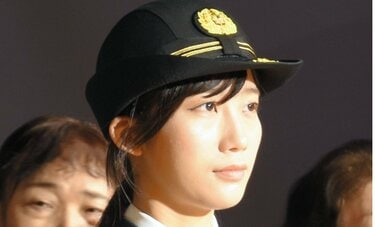 お騒がせ元グラドル「小倉ゆうか」久々の“ひもビキニ姿”に反響　有名格闘家と破局後の謎のセレブ生活