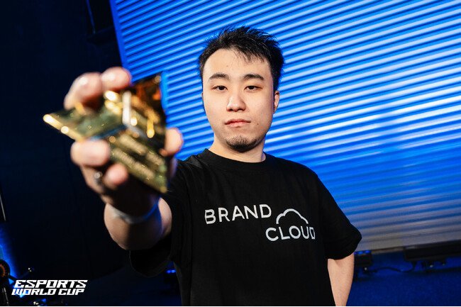 写真・図版（1枚目）| eスポーツチーム「Crazy Raccoon」所属の立川選手、世界最大規模で開催の対戦格闘ゲーム大会『Evolution Championship Series (EVO) 2025』に出場！