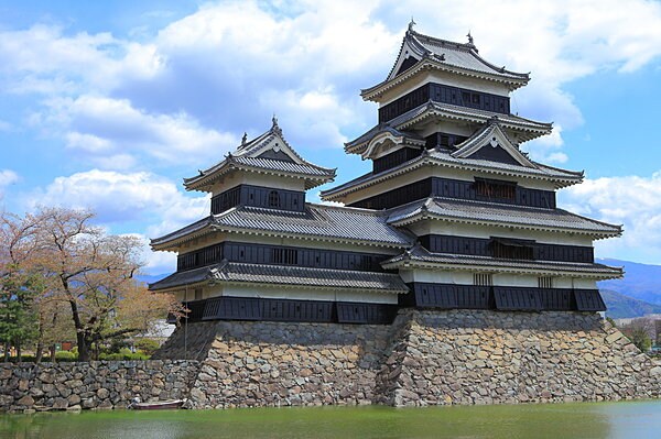 文禄（1593～1594）年間に建てられたカラス城の異名を持つ松本城