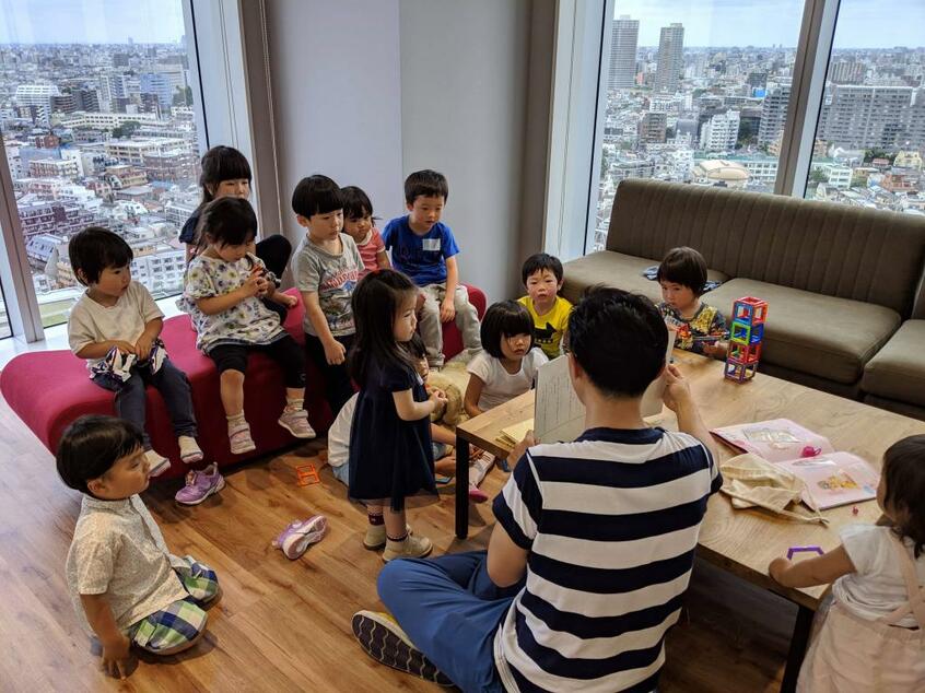 6月に開催された「パパ未来会議」には、パパを中心に大人15人、子ども20人ほどが参加。パパ企画による紙芝居が大好評だったという(写真:PtoC提供)