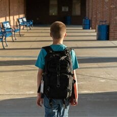 「不登校」をめぐる日本とアメリカの違いとは？　学校に行かないことは「選択肢の一つ」にしかすぎない
