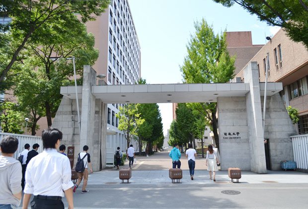 最近では「キャンパスがきれいな大学」としても評価されているという近畿大（東大阪キャンパス）