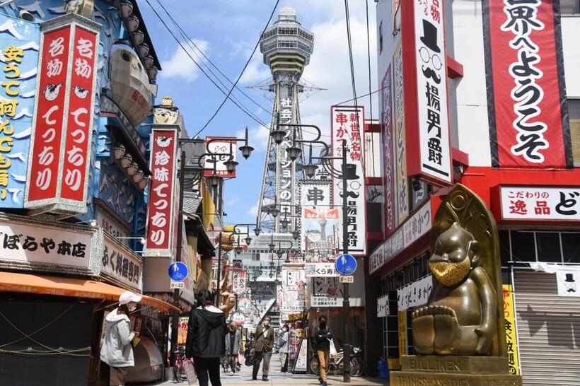 何でも笑いに変えるのが大阪人。繁華街の看板にも、その精神が生きている？