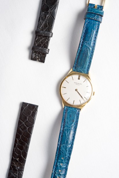 右が真紀子さんが愛用している父・角栄氏の時計。左は角栄氏が使っていたときのベルト（撮影／写真部・小山幸佑）