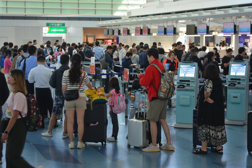 中国人観光客でごった返す羽田空港。円安でインバウンド需要もさらに膨らむという