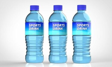 熱中症対策でもスポーツドリンクの飲みすぎは要注意！　糖質の過剰摂取がエネルギー代謝の悪化を招く