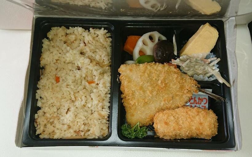 大阪の療養ホテルで出されたフライ弁当