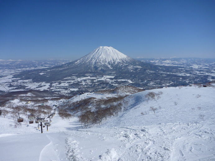 蝦夷富士とも称される美しい羊蹄山を眺めながらのスキー！