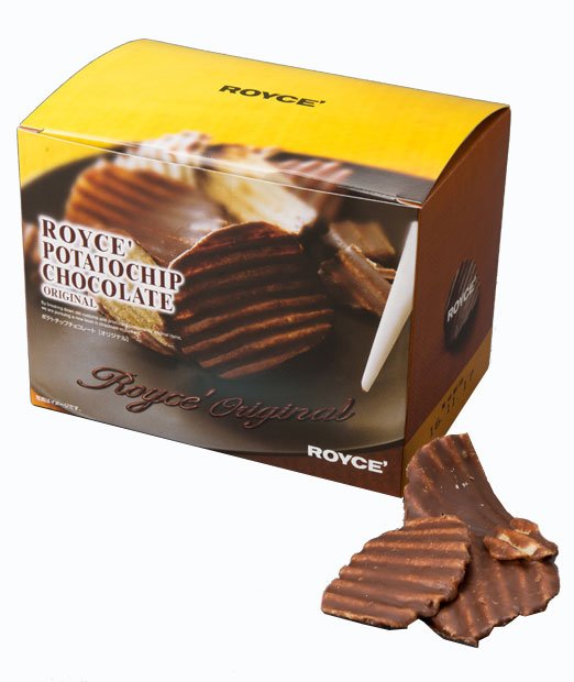 北海道／1位：ポテトチップチョコレート／ロイズ　７７８円／ポテトチップにチョコレートをかけた、甘さと塩加減がベストマッチの商品。味はオリジナルが最も人気だが、複数ある（撮影／写真部・岸本絢）