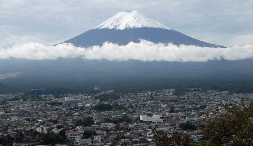 最近は「大噴火」が起きていない日本列島。３００年以上噴火していない富士山も心配だ　（ｃ）朝日新聞社