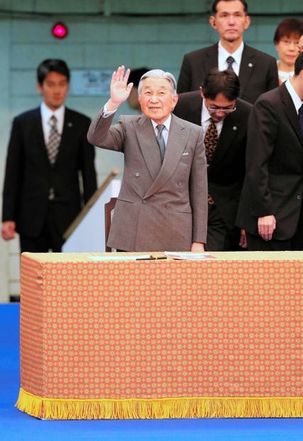 全日本空手道選手権大会を観戦に訪れた天皇陛下。精力的に公務をこなすことで、象徴としての務めを示してきた／２０１６年１２月１１日、日本武道館　（ｃ）朝日新聞社
