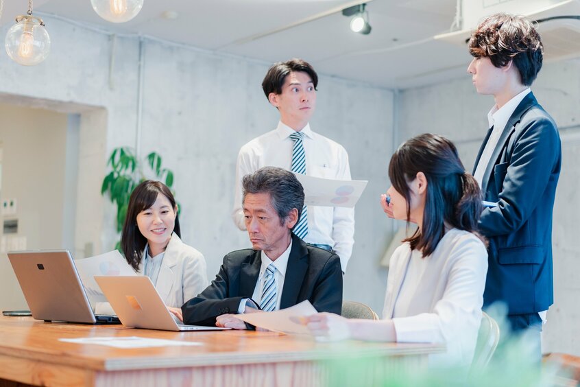 自分が話題の中心になっていないと不機嫌になる、ということはないようにしたい（※写真はイメージです　Getty Images）
