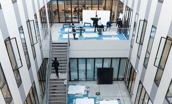 開成は他校生に驚かれる体育館、桜蔭は理科講義室とプール 名門校の新校舎のこだわり