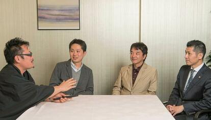 写真左から佐々木広人(アサヒカメラ編集長)、岩崎拓哉(写真家)、有賀正博(写真家)、三平聡史(弁護士)