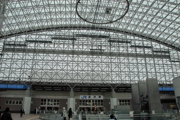 「世界で最も美しい駅14選」に選出された金沢駅