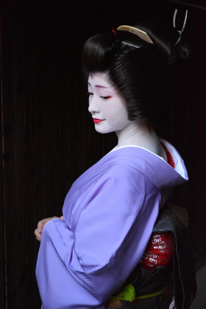 紗月（さつき）／１９９４年、大阪府生まれ。中学を出た後、祇園甲部の「つる居」に所属し、２０１１年に舞妓デビュー。１５年に芸妓になった。写真は芸妓のころ（伊東宏明さん提供）