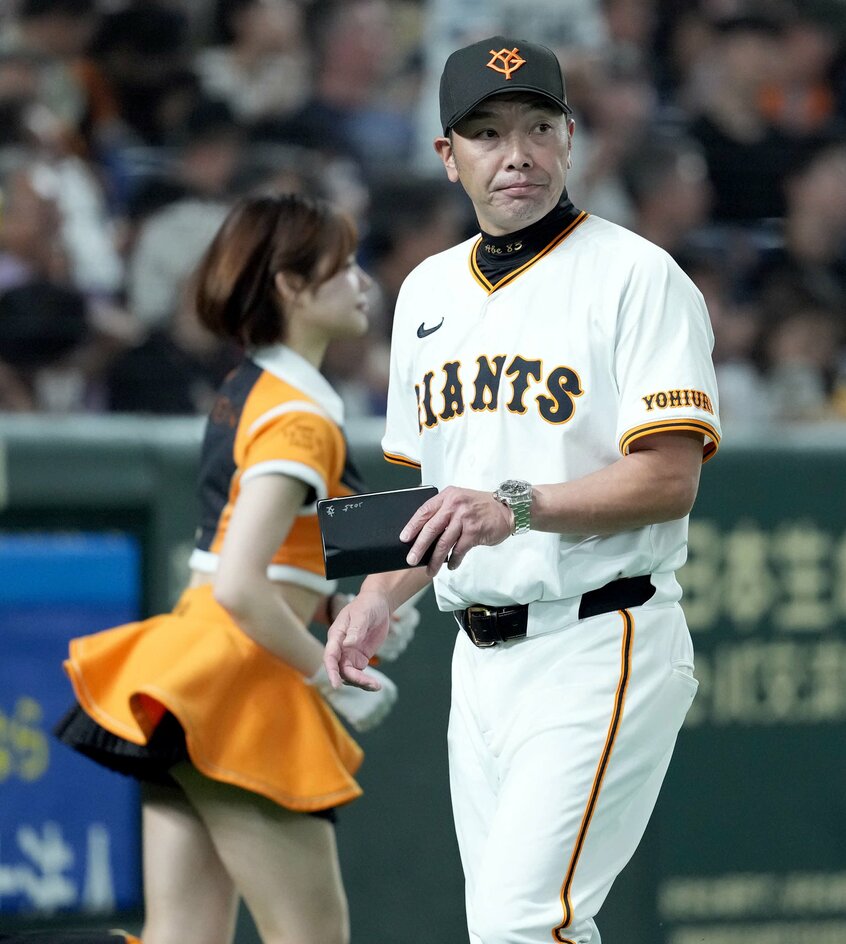 苦しい戦いが続く巨人の阿部監督(写真提供・日刊スポーツ)