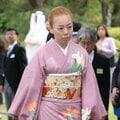【写真特集】瑤子さま 金髪ピンクメッシュからスタイリッシュな髪色へ 写真で振り返る園遊会