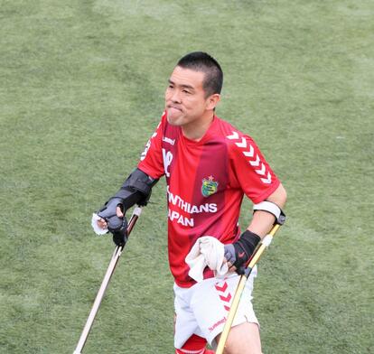 川村大聖さんの右手指は機能全廃、右足の膝下は先天性の欠損。右手を自由に使えないため、ほかの選手より体力の消耗が激しくなる(撮影/藤田和史)