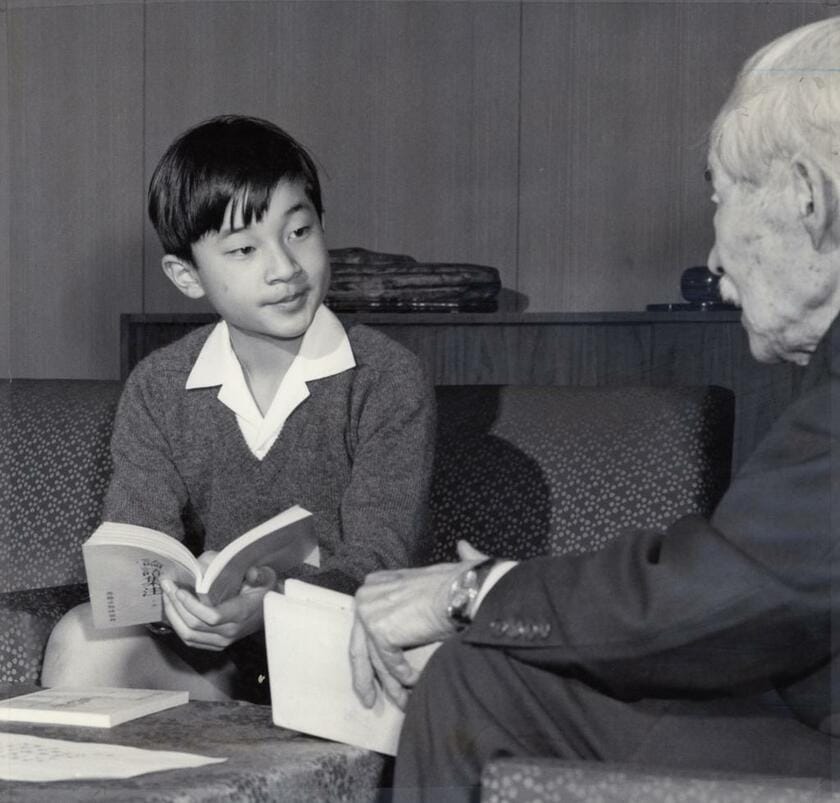 宇野哲人・東大名誉教授から論語を学ぶ浩宮さま＝１９７２年２月　 （ｃ）朝日新聞社
