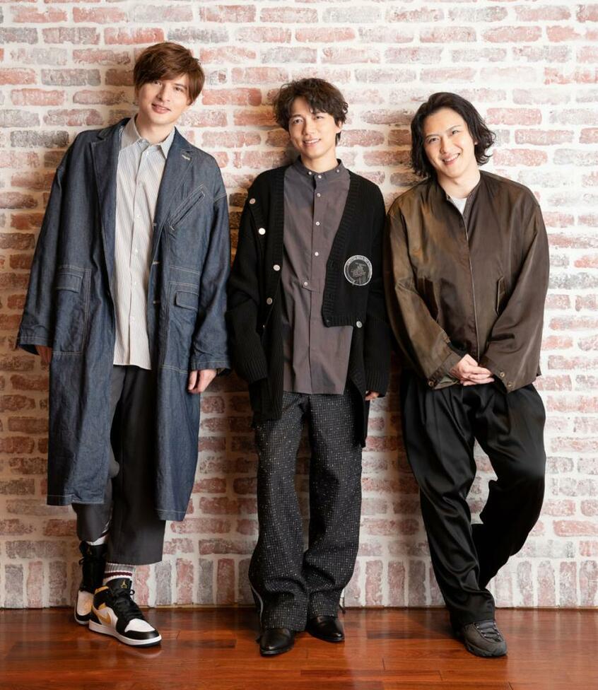 3人が暴走した場合、誰が止めるのかという話になるやそれぞれ主張を始めた3人。スタッフに判断を仰ぐと「松也さん」に軍配が(撮影/品田裕美、costume