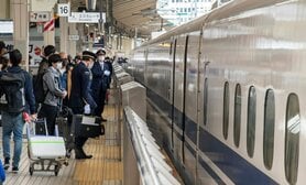 お盆の帰省、夫婦別々の「セパレート帰省」が民意を得た? 4割が賛成も反対派にも言い分【AERAアンケート結果発表】