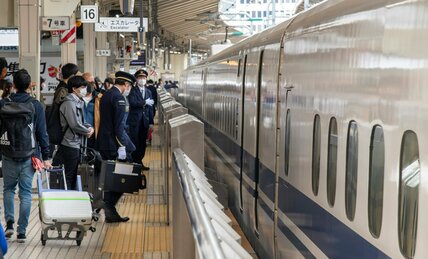 お盆の帰省、夫婦別々の「セパレート帰省」が民意を得た？　 4割が賛成も反対派にも言い分【AERAアンケート結果発表】