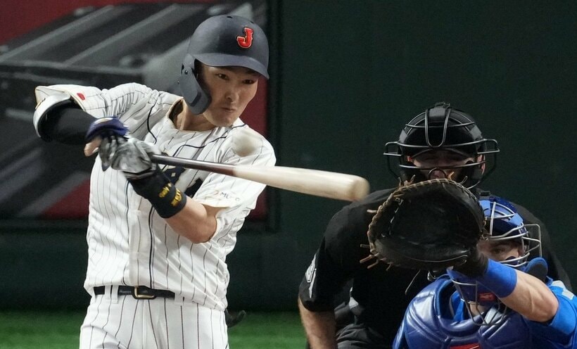 WBCで源田は右手小指を骨折したが、テーピングして出場を続けた（2023年3月）