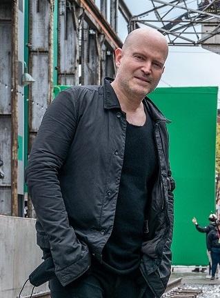 マーク・フォースター（監督、エグゼクティヴ・プロデューサー）Ｍａｒｃ　Ｆｏｒｓｔｅｒ／１９６９年、スイス出身。代表作に「チョコレート」（２００１年）、「ネバーランド」（０４年）、「００７／慰めの報酬」（０８年）など。全国で公開中