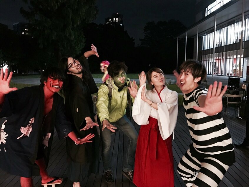 東大の前期教養学部時代のハロウィンでの1枚。東大駒場キャンパスの食堂で音楽イベントを開催した際のアフターショット(photo/本人提供)