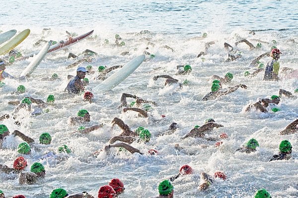 競泳者との体の接触や、多少の波にも負けないタフさが必要のOWS