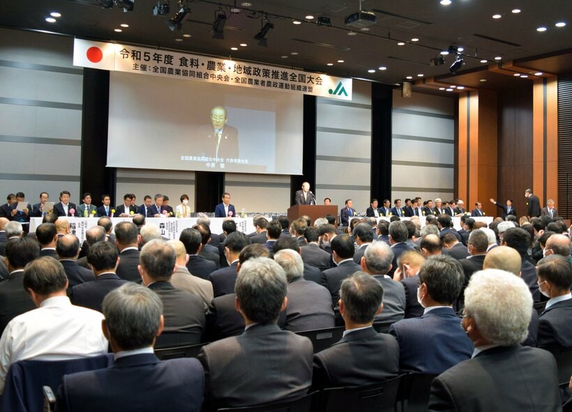 自民党の森山裕氏が講演した全国農業協同組合中央会（JA全中）の大会。農産物の価格が安いとして、「適正な価格形成」などを訴えた＝2023年5月12日、東京・半蔵門