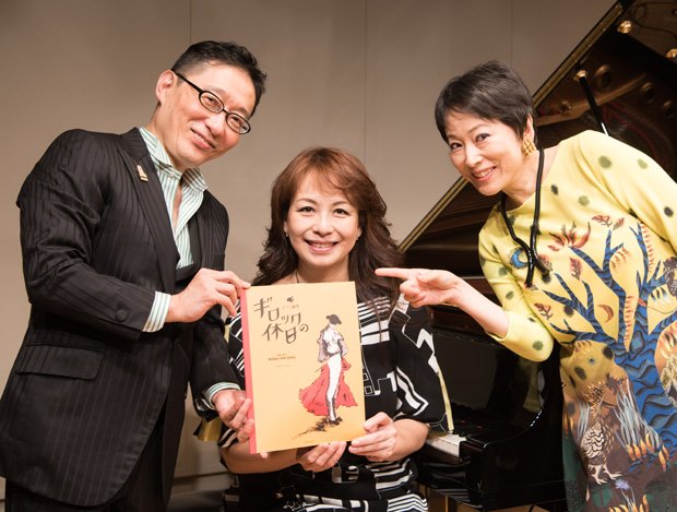 左から小原孝さん、三舩優子さん、熊本マリさん。イベントではソロ演奏のほか、「ダイアナの泉」を三人三様の表現で弾き比べたり、「小さなすずめ」の６手連弾も披露した（撮影／写真部・岸本絢）