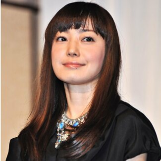 100均、ママチャリ、電車移動…超セレブなのに“質素”な生活を崩さない「菅野美穂」の完璧プライベート