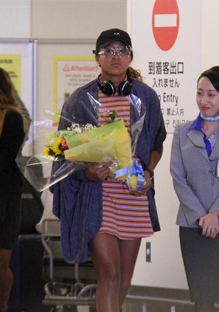 米国から羽田空港に到着した大坂なおみ (撮影/大塚淳史)